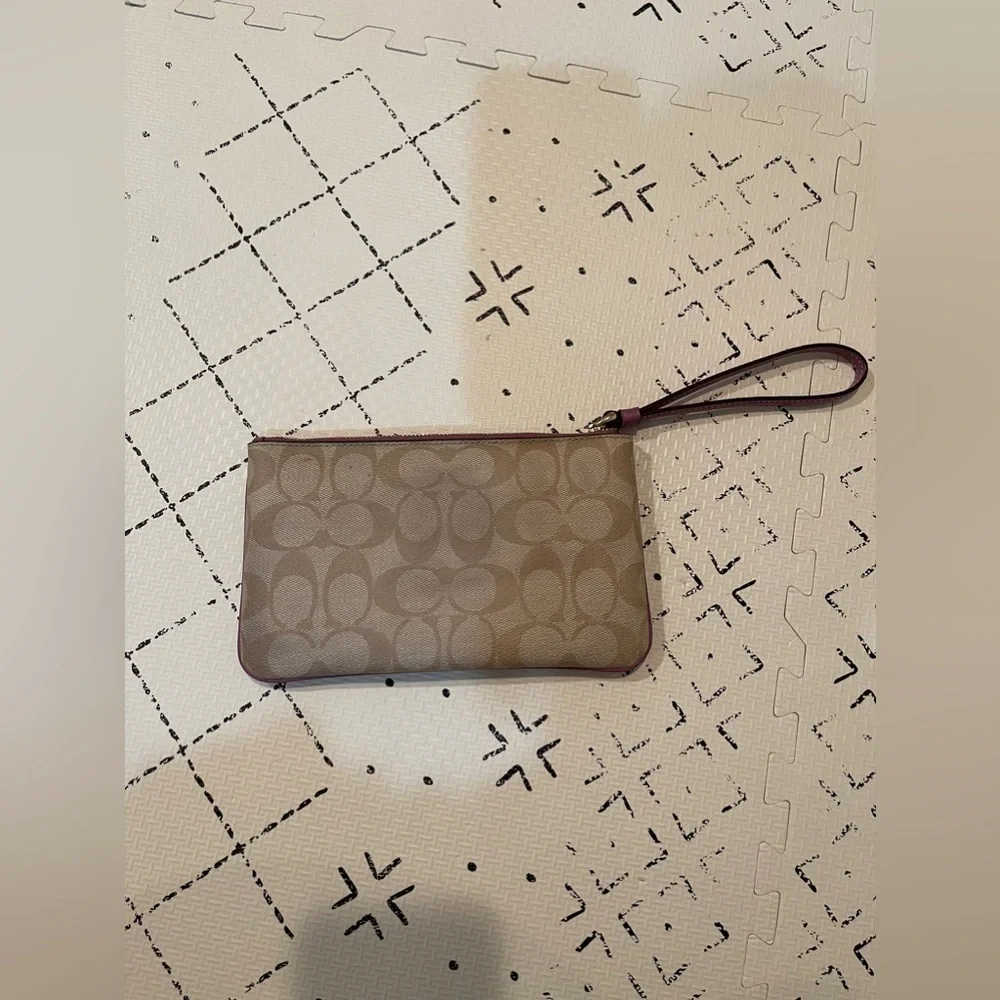 Coach Corner Zip Wristlet‎ In Signature Canvas